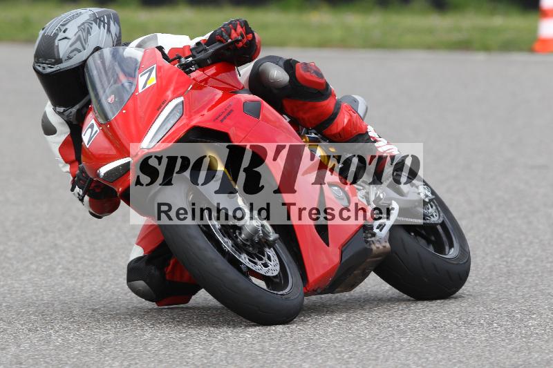 Archiv-2025/10 23.04.2025 Cornu Master School ADR/rot-rouge/27